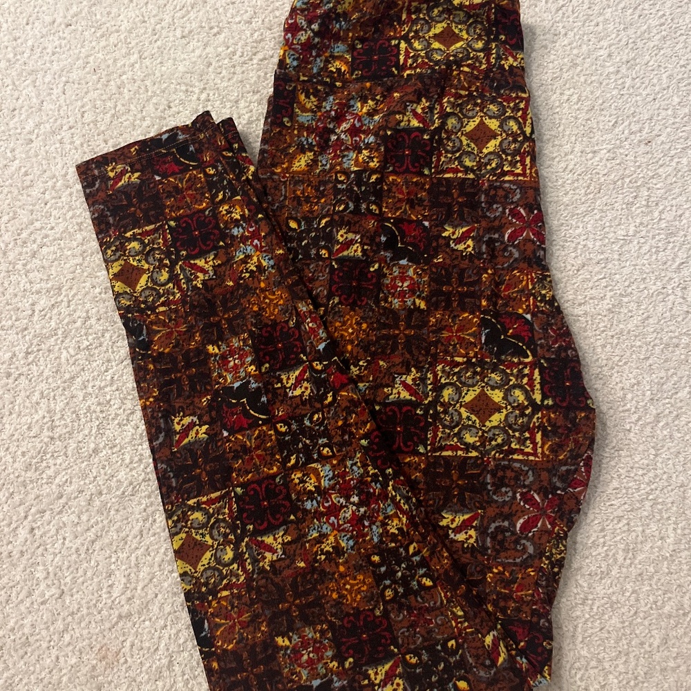 LuLaRoe leggings| tall and curvy| pattern